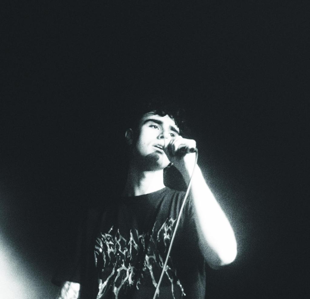 Bune adelanta canciones de su próximo EP: «POP GÓTICO&nbsp;INDUSTRIAL»