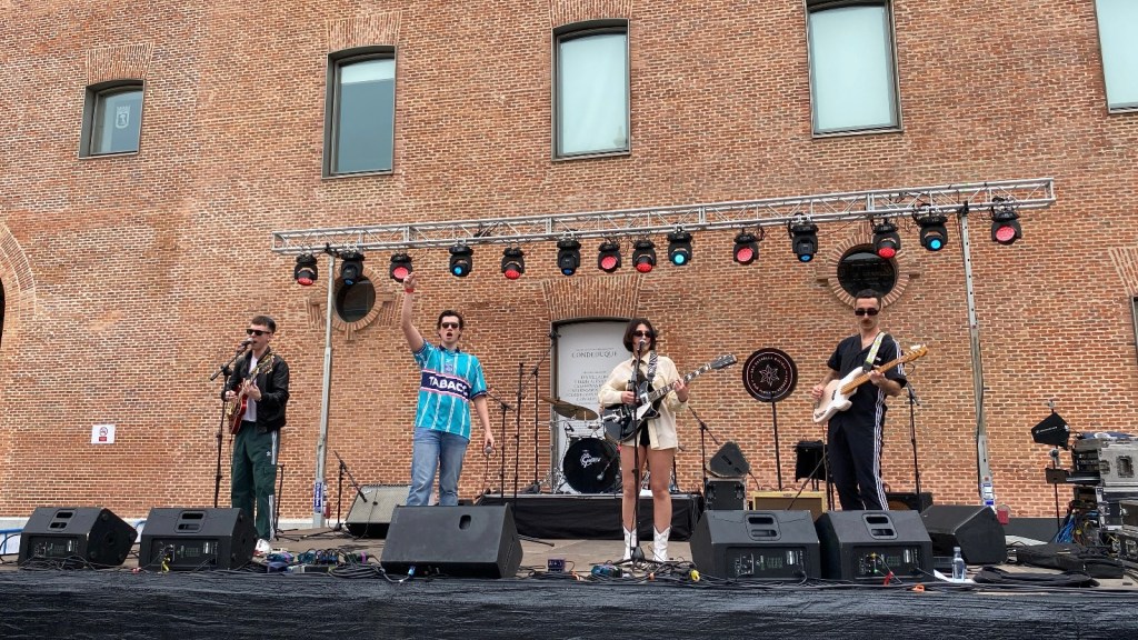 El concierto de «Vicente Calderón» en el Festival Relevo 2024 se lleva los aplausos de un público&nbsp;entusiasmado