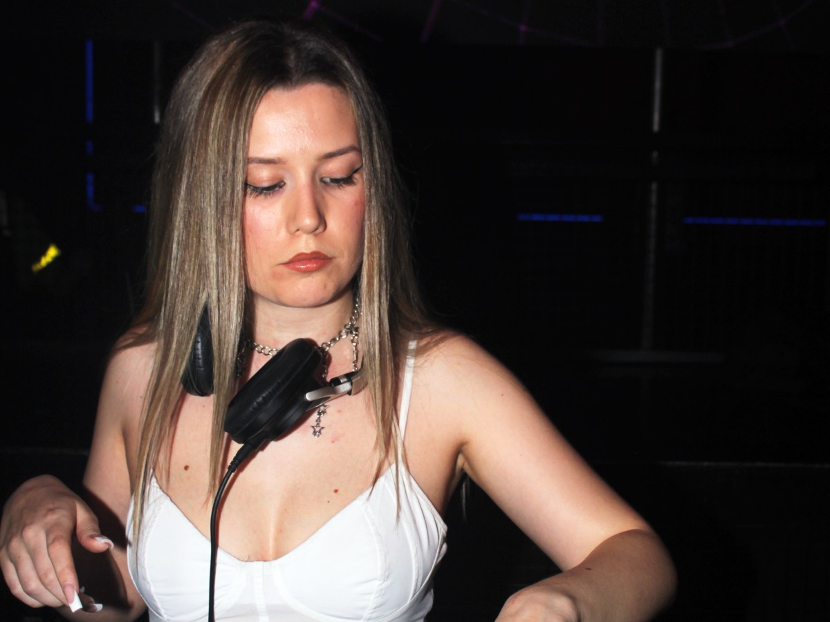 BETTY BUNNY, DJ: «Me gusta pinchar según las vibras de la gente esa misma&nbsp;noche»