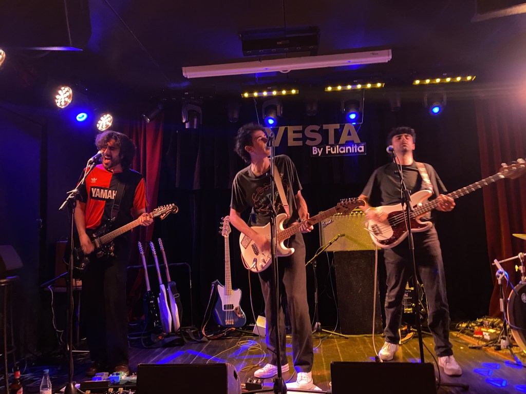 Sudor derramado en la noche de rock con Nuevos Vicios y Doplers en la Sala&nbsp;Vesta