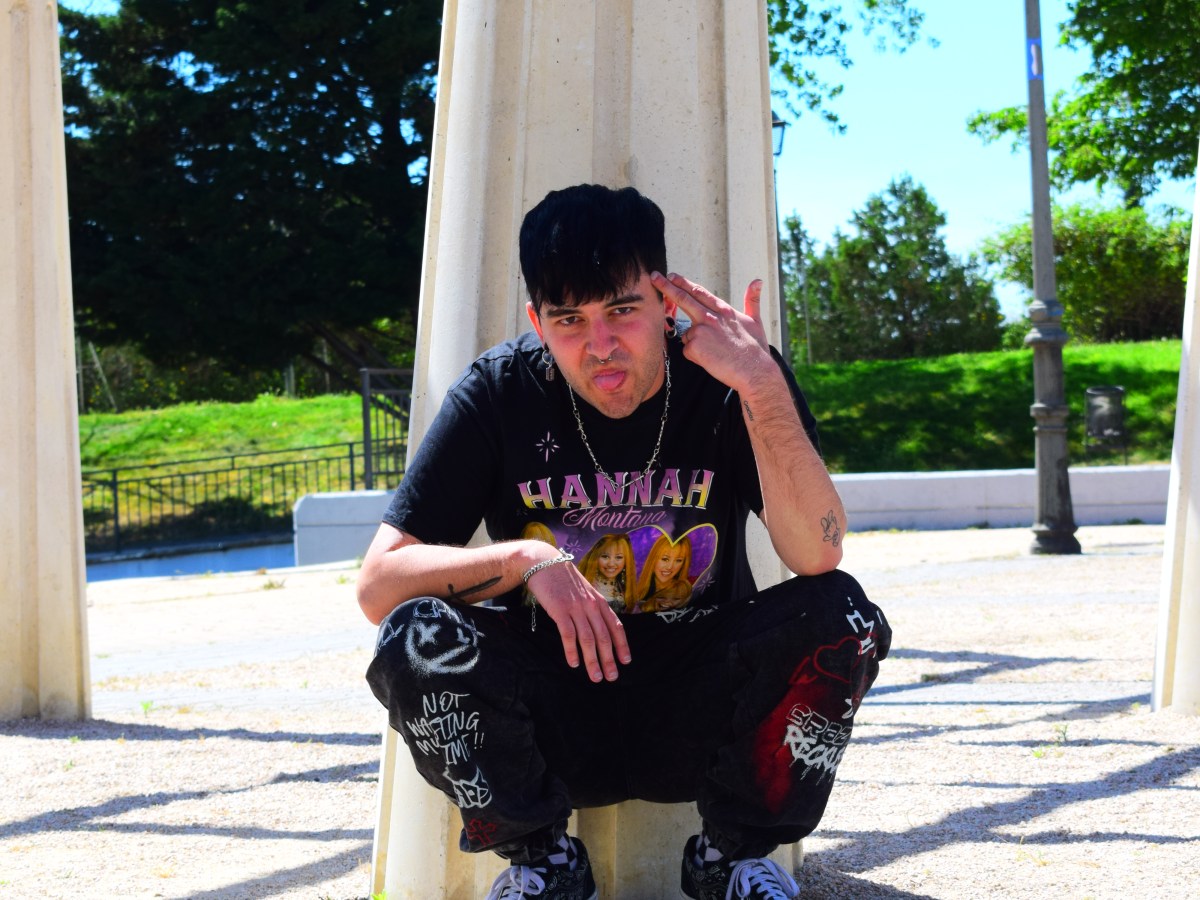 Yuss Yao, cantante: “«Se me hace bola la vida» habla de pasar a la adultez y sacarse las castañas cuando nadie nos ha enseñado cómo&nbsp;hacerlo”