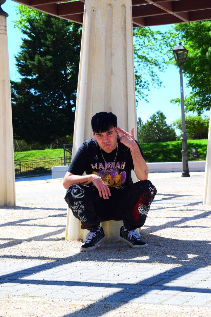 Yuss Yao, cantante: “«Se me hace bola la vida» habla de pasar a la adultez y sacarse las castañas cuando nadie nos ha enseñado cómo&nbsp;hacerlo”