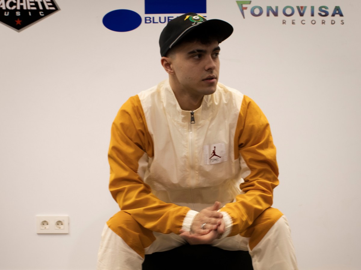 DUDI, CANTANTE, ESTRENA «ESPINAS»: «SI LA ROSA ES LA RELACIÓN, YO ME CLAVÉ LAS ESPINAS Y SE ME QUEDARON PARA&nbsp;SIEMPRE»