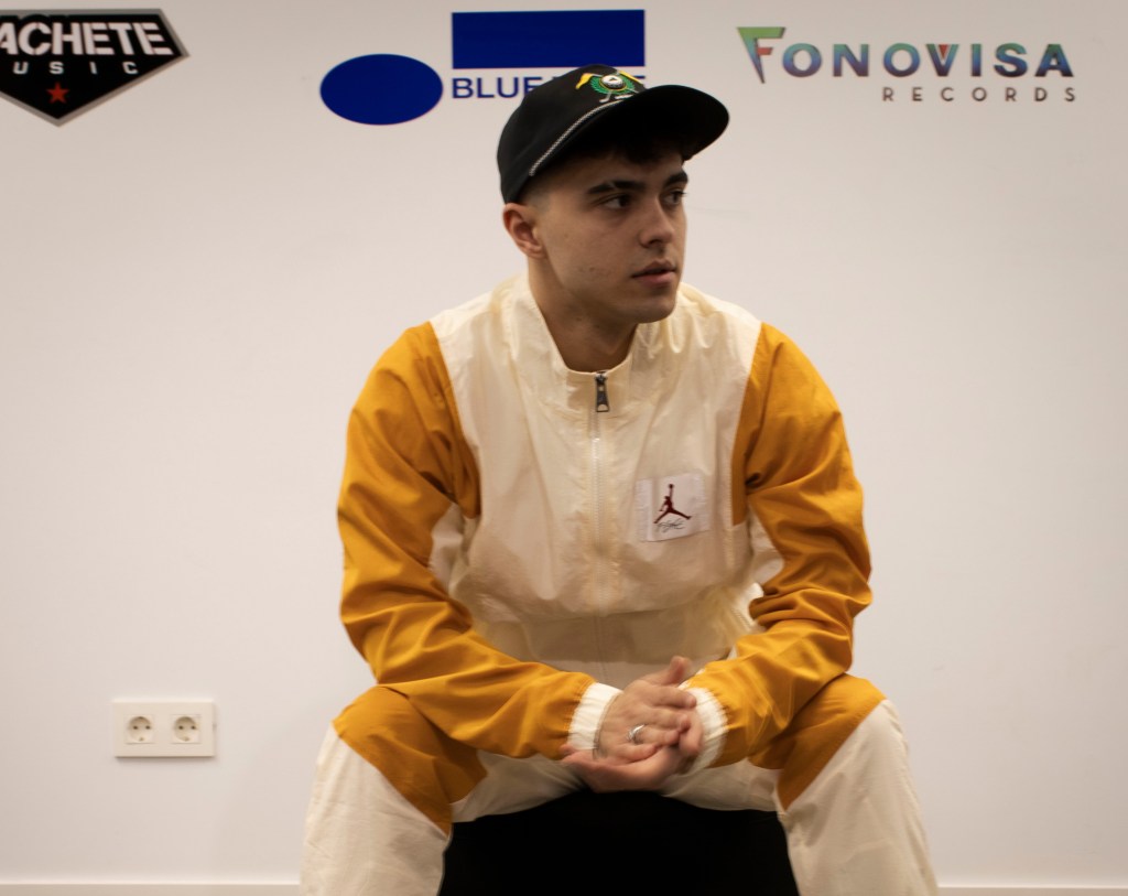 DUDI, CANTANTE, ESTRENA «ESPINAS»: «SI LA ROSA ES LA RELACIÓN, YO ME CLAVÉ LAS ESPINAS Y SE ME QUEDARON PARA&nbsp;SIEMPRE»