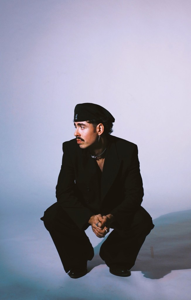 IVANSAN EXPLORA EL ROCK ALTERNATIVO CON SU NUEVO SENCILLO&nbsp;«RARO»