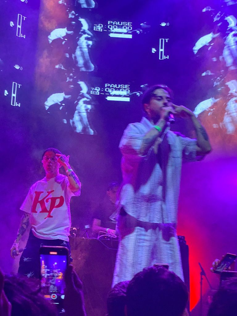 Kinder Malo y Pimp Flaco cantando en la Sala Shoko el 16 de Mayo. 