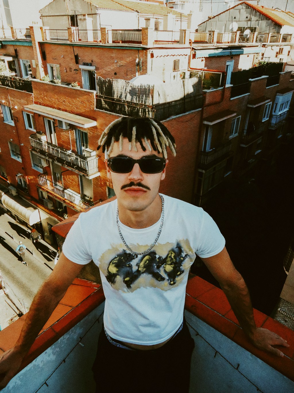 Khafal incendia las redes con «Humo»: un nuevo single y videoclip que te&nbsp;atraparán