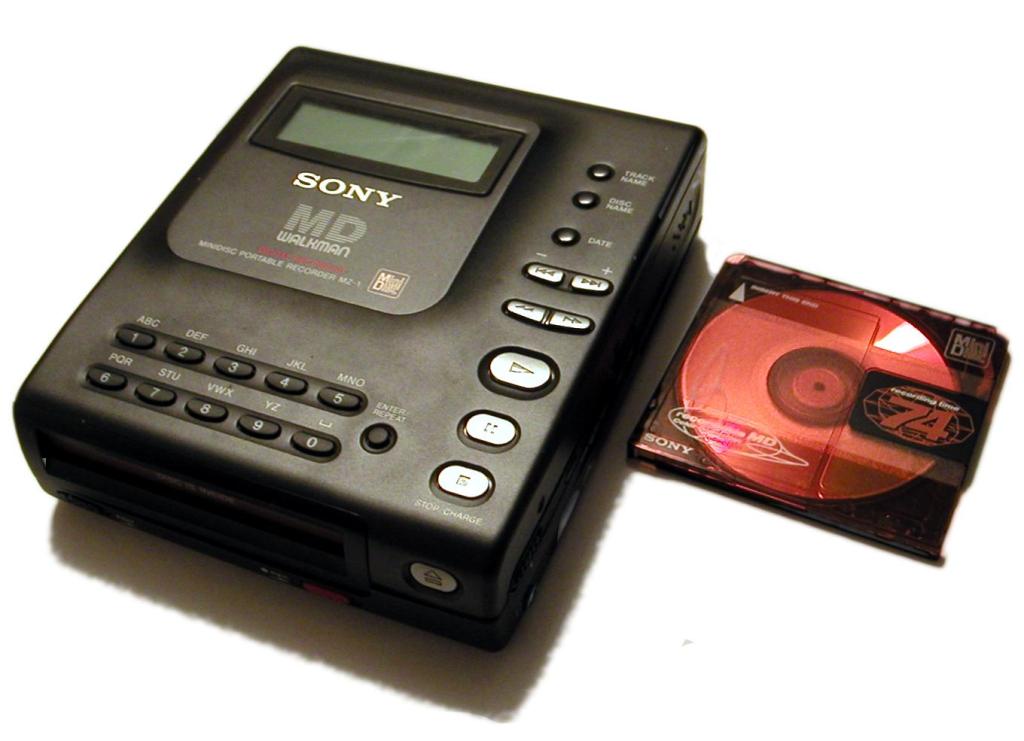 MiniDisc MZ1, primer reproductor del minidisc SONY / De-academic