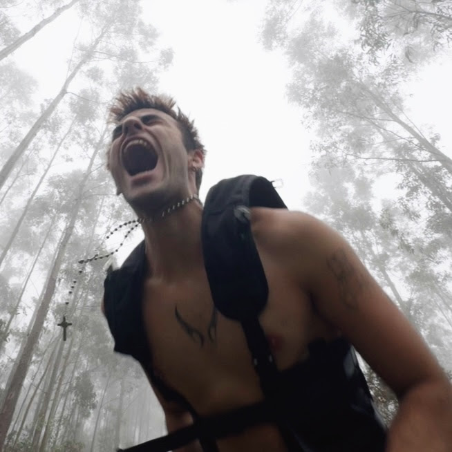 BAJOCERO X en caída libre y sin frenos en su nuevo single&nbsp;“CATAЯATA”