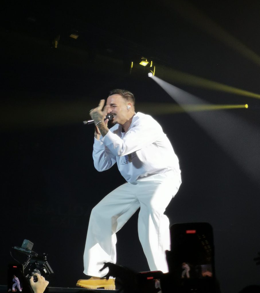 Rels B interpretando pa quererte en la segunda fecha del Movistar Arena