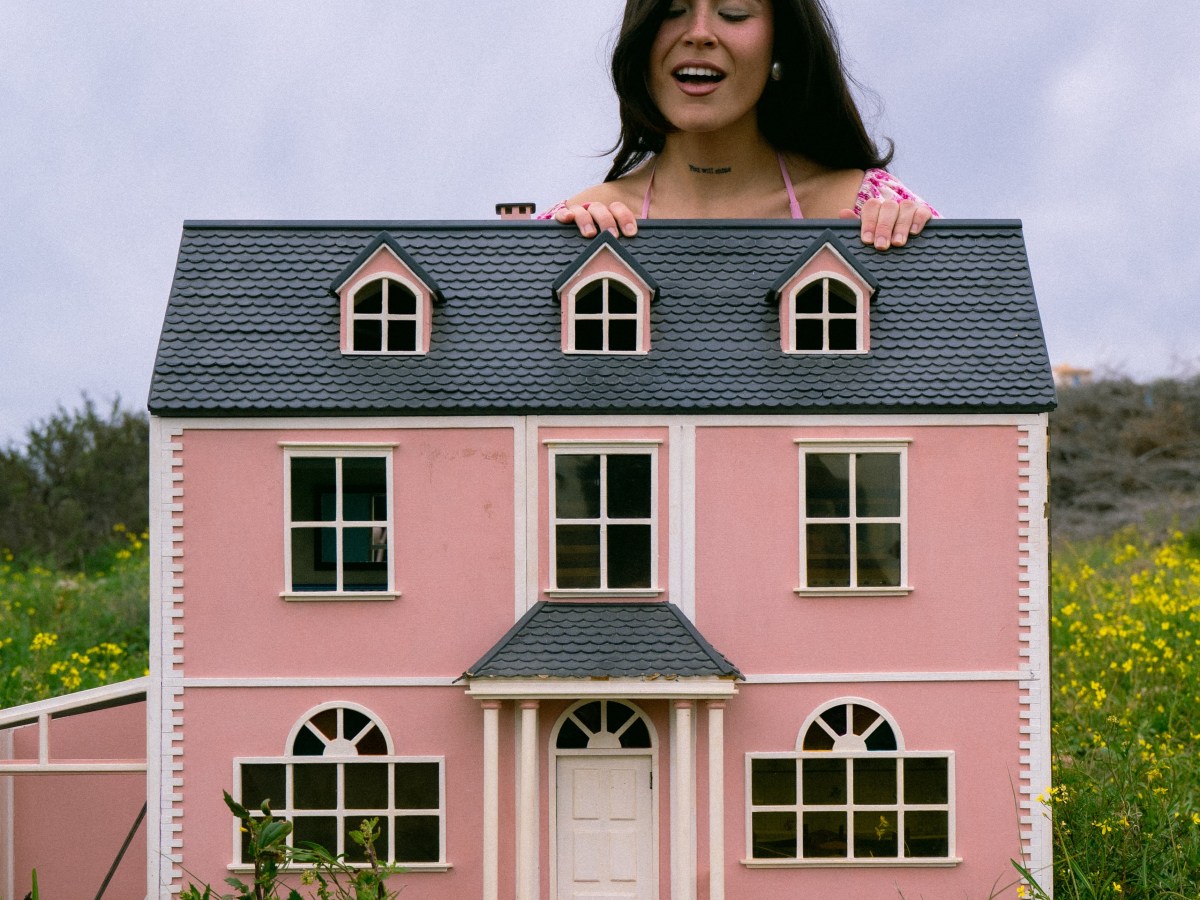 VERA GRV SORPRENDE CON «PRESIDENTE», UNA PROPUESTA ATREVIDA CON UN ESTILO&nbsp;DESCARADO