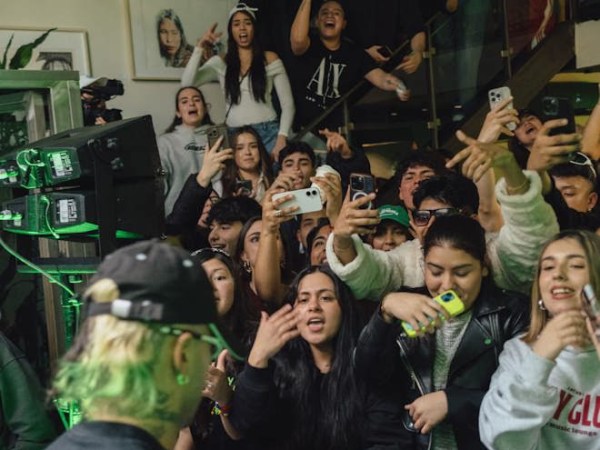 FEID CONVOCA A MILES DE FANS EN UN EVENTO SORPRESA EN&nbsp;MADRID